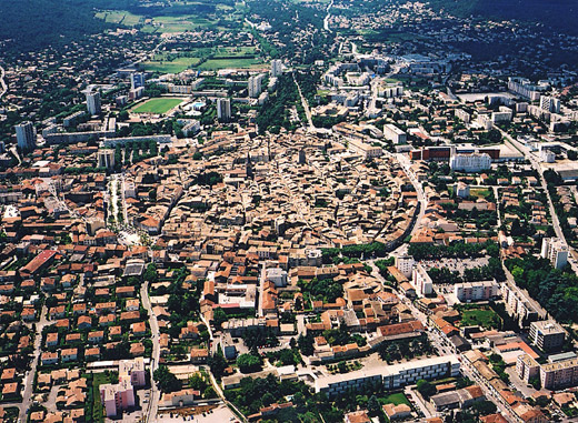 Bagnols-sur-Ceze_vue du ciel.jpg